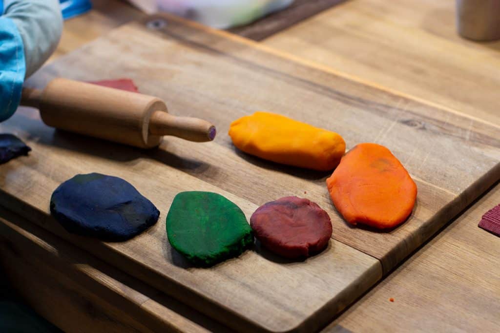 Knete für Kinder einfach selber machen - Tüddelmatz.de