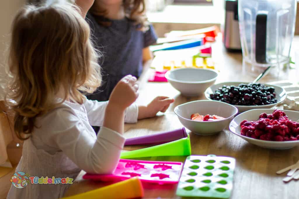 KinderKüche: Wir machen Fruchteis ohne Zucker | Tüddelmatz