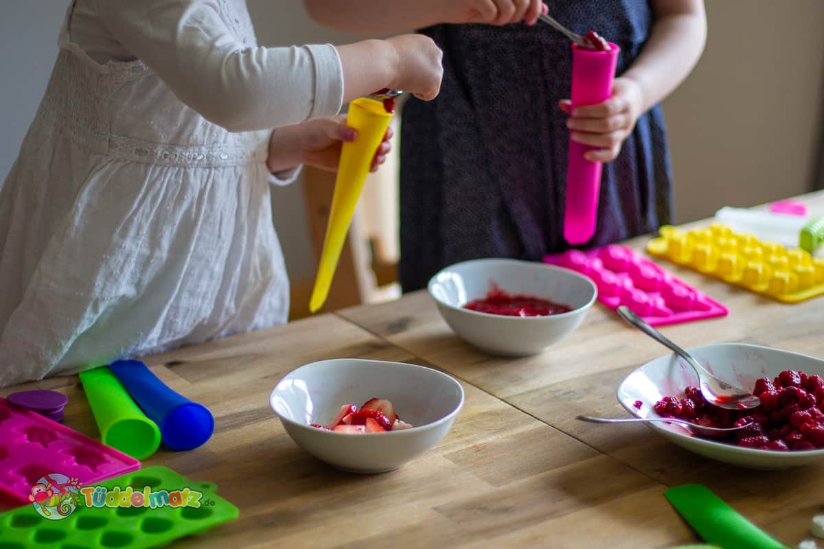 KinderKüche: Wir machen Fruchteis ohne Zucker | Tüddelmatz