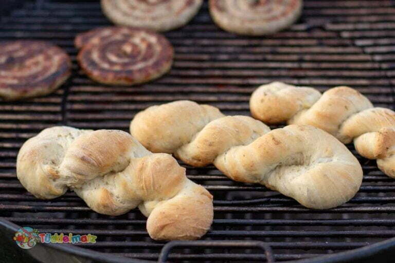 Grillbrot: Selbstgemachtes Knoblauchbrot auf dem Grill