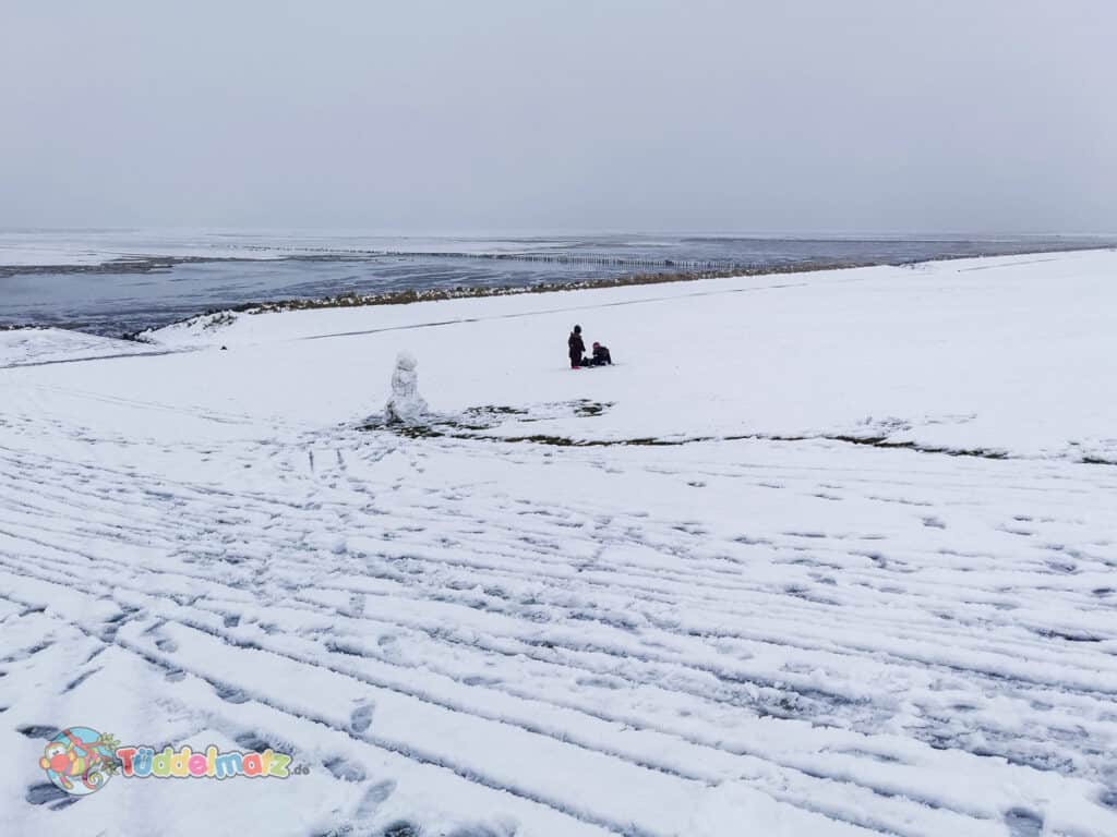 Schnee auf dem Deich während der Mutter-Kind-Kur