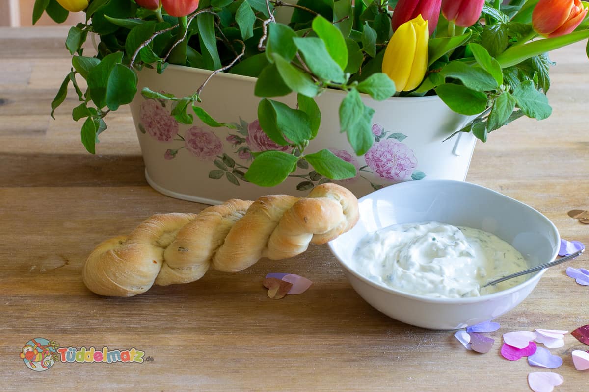 Schnelles Rezept: Schafskäse Dip mit Knoblauch | Tüddelmatz